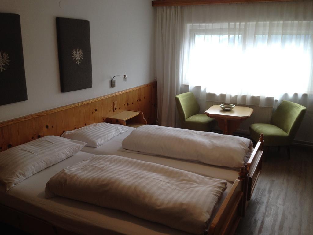 Gastehaus Winkler Hotel Karres Eksteriør billede